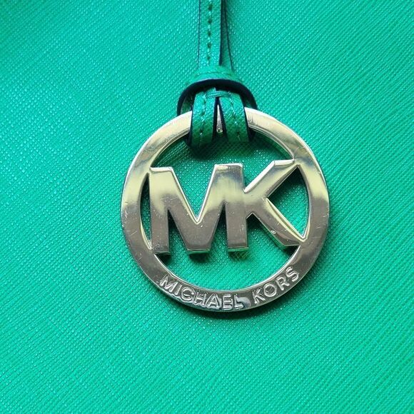 Michael Kors Jet Set Travel In Kelly Green - Picture 5 of 6